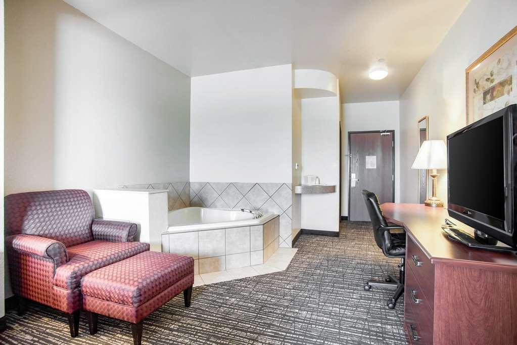 Quality Inn Parsons North Pokoj fotografie
